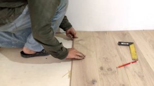 Укладка паркетной доски на клей в большой комнате