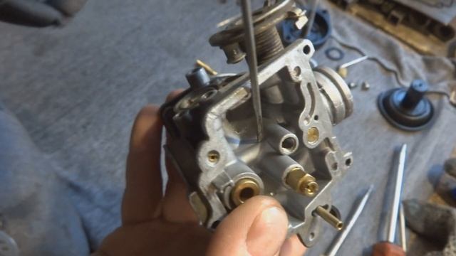 Карбюратор скутера 139QMB. Система холостого хода смотреть онлайн