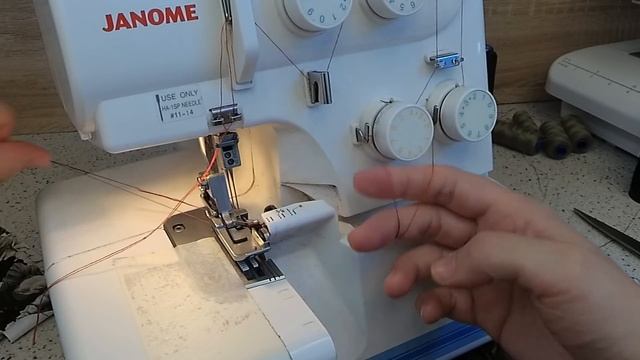 Поменять нитки в оверлоке за 3 минуты #оверлок #поменятьниткинаоверлоке #changethreadssergereasy смотреть онлайн