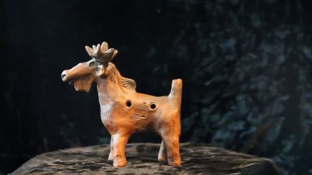 Свистульки и фигурки из глины.