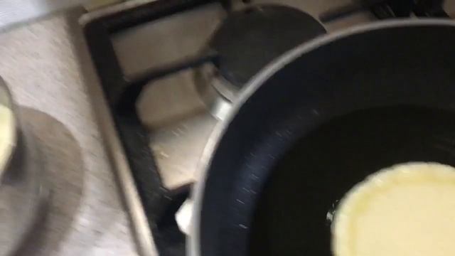 Пытаемся с ребёнком приготовить блинчики