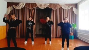 Танец под песню "Ягода Малинка"