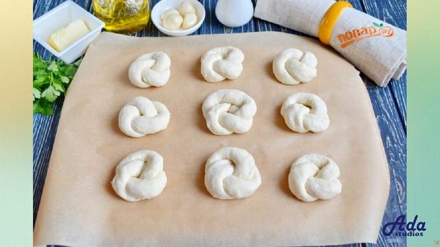 ★ВКУСНЕЙШИЙ РЕЦЕПТ-★ ЧЕСНОЧНЫЕ УЗЕЛКИ С МОЦАРЕЛЛОЙ ★ смотреть онлайн