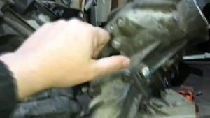 Toyota Probox NCP59 снятие МКПП с раздаткой для ремонта.