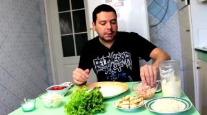 САЛАТ ЦЕЗАРЬ С КРЕВЕТКАМИ / ГОТОВИМ СОУС ДЛЯ САЛАТА