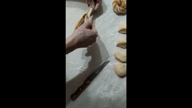 СДОБНЫЕ БУЛОЧКИ С ВАРЁНОЙ СГУЩЁНКОЙ И ИЗЮМОМ. ФОРМОВКА. самый простой рецепт!