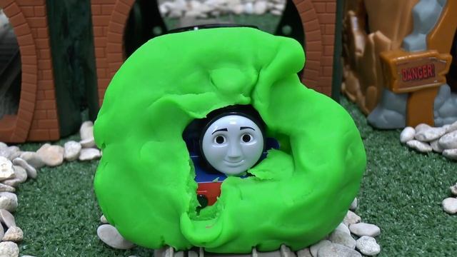 Guess The 5 Thomas Toy Trains in the Tunnels Game смотреть онлайн