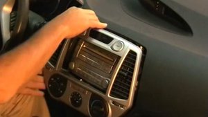 Desmontar radio Hyundai i 20 / Remove the radio Hyundai i 20