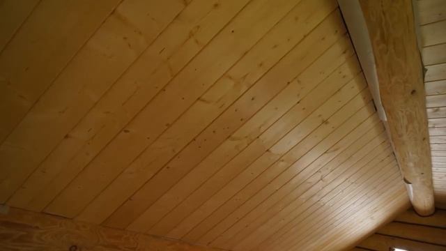 Потолок из имитации бруса - дизайнерское решение от Лесобаза.рф смотреть онлайн