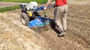 Рыхление и заделка навоза активными фрезами мотоблока