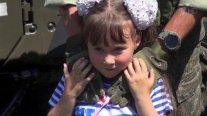 Российские саперы взяли шефство над маленькой Евой из Луганской народной республики