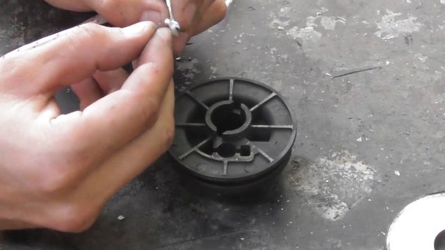 Замена шнура Стартера на Бензокосе. ЛЕСНИК 304. смотреть онлайн