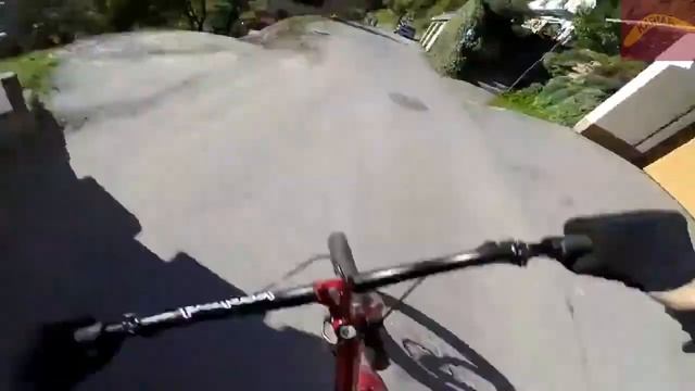 Уход от полиции на велосипеде-Саундтрек (2018) смотреть онлайн