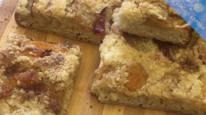 Пирог с яблоками и абрикосами на закваске с хрустящей посыпкой