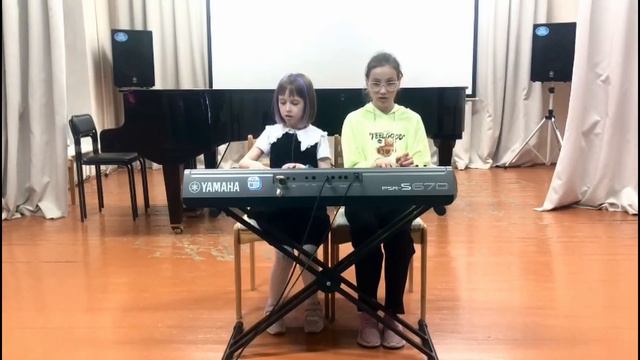 Поздравление с Днем Победы. Ансамбль Бердышева М. и Брусницына А. Малышевская ДШИ смотреть онлайн