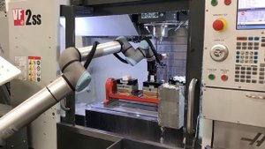 2004 · Кобот UR10e со станком Haas VF2SS