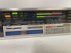 Стереокассетная дека TEAC V-909RX с автоматическим реверсом-ЯПОНИЯ-МАЙ-1983-год