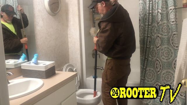 Unclog A Toilet Clogged With Kid Toys & How To Remove A Toilet To Auger Out Obstructions | 24 Roote смотреть онлайн