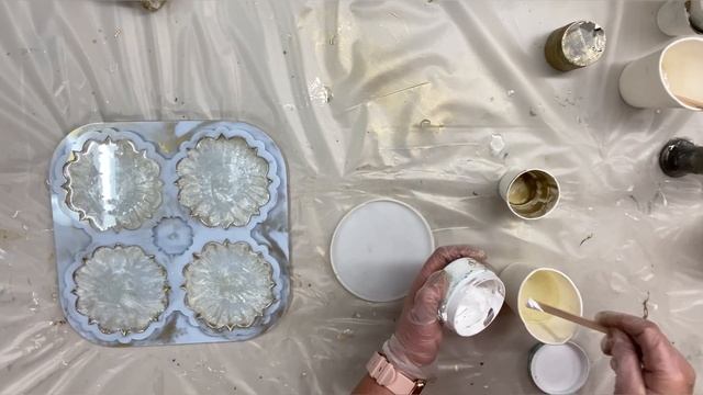 Resin Art - How to use Floating Pigment Powders THREE TECHNIQUES смотреть онлайн
