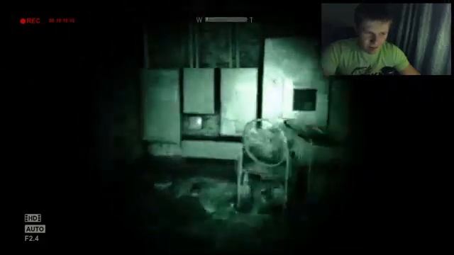 Дядя Вася Защищает Подвал От Вторжения Фроста! OutLast № 2 смотреть онлайн