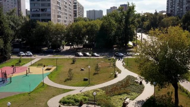 Парк на Симферопольском бульваре: новое яркое пространство в Нагорном районе Москвы смотреть онлайн