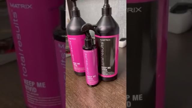 Яркие оттенки быстро смываются #окрашиваниеволос #колорист смотреть онлайн