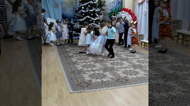 "Новогодний маскарад" Билингвальная группа  ГБОУ ШКОЛА#2073