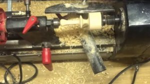 Простая фигура из дерева «ВОЛЧОК» на токарном станке. Токарка для начинающих.#самоделки #столярка