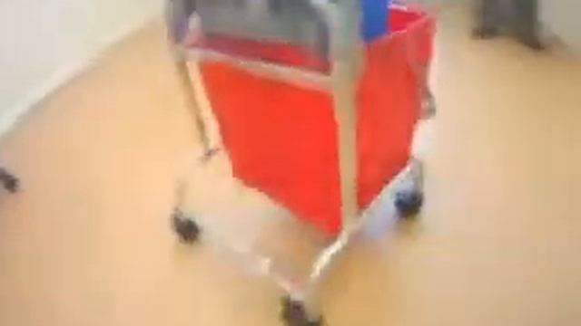 Detergo Салфетка + Средство Ведро и Тележка На Колесах С Отжимом Для Уборки смотреть онлайн