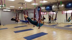 Йога в гамаках