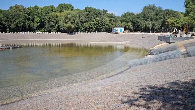 В Самаре налили воду в озеро в парке "Молодежный" смотреть онлайн