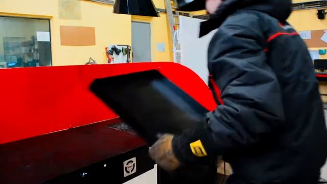 Стол сварщика BDC-12 с ПВУ и защитным экраном. Производство "БДК-РНД". смотреть онлайн