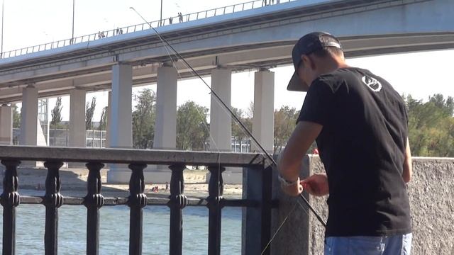 Рыбалка на Набережной, Фонтан,Ростов на Дону. смотреть онлайн