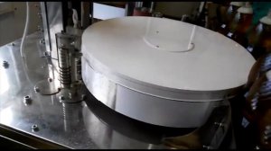 118/Этикетировочный автомат на полипропиленовой этикетке работа в спокойном режиме обкатка станка