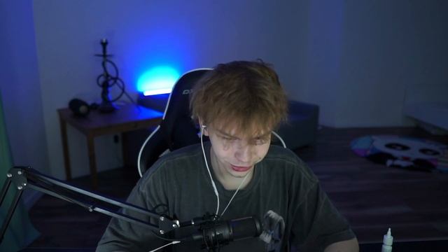 Юечка застонала на стриме у строго