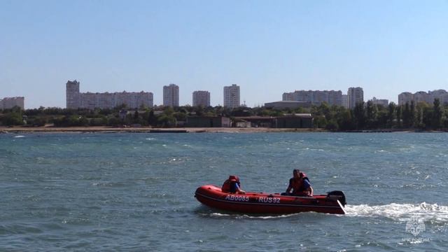 Тренировку по спасению утопающего провели севастопольские спасатели МЧС России