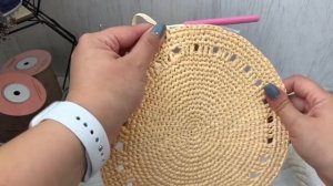 Как связать круглую сумку из рафии