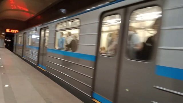 Нижегородское метро. Вечерний час-пик на станции "Горьковская" смотреть онлайн