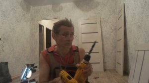 Дрель DeWALT  при замене патрона и неверьте  маркеровке