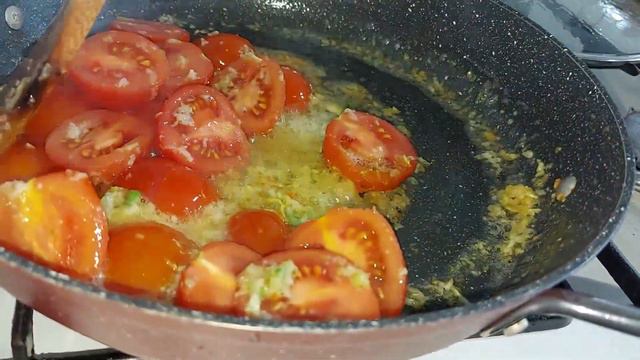 görümce ve elti çatlatan DOMATESLİ OMLET TARİFİ kahvaltının sultanı olacak 西红柿炒蛋