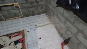 Вяжу сетку из стеклопластиковой арматуры под стяжку.