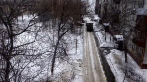 Фура застряла во дворах зимой