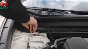 Установка упоров / амортизаторов капота на Mazda CX-30 от upora.net
