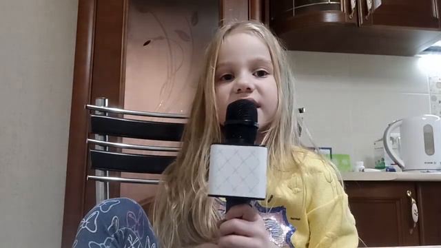 ВЕЧЕРНЕЕ ПЕСНОПЕНИЕ НА КУХНЕ. смотреть онлайн