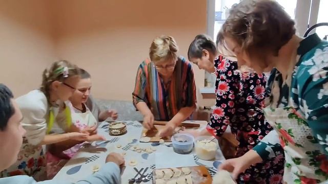 Украинские вареники?вареники с мясом,вареники с грибами ,вареники с вишней