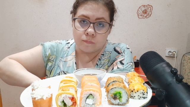 Мукбанг Роллы?/Спасла котёнка?? смотреть онлайн