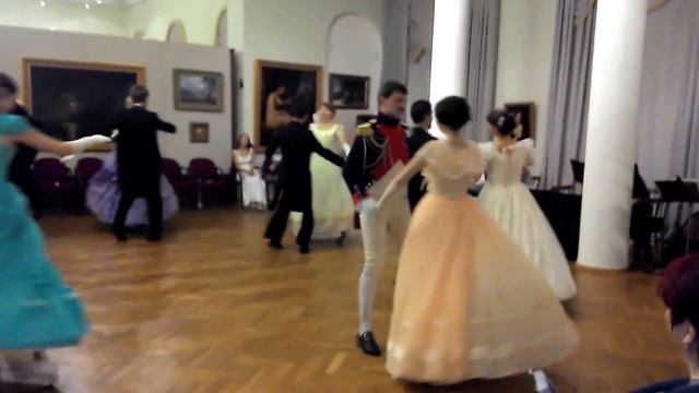 Танцы на балу в Дворянском собрании смотреть онлайн