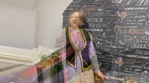 С ДНЕМ НАЦИОНАЛЬНОГО КОСТЮМА!
Этот праздник дает возможность еще раз обратиться к традициям, истории