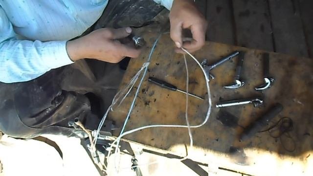 Осмотр и ремонт вязального крючка пресса Киргизстан
