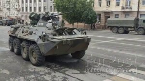 Ситуация в центре Ростова-на-Дону: у штаба ЮВО — военная техника и вооруженные люди.